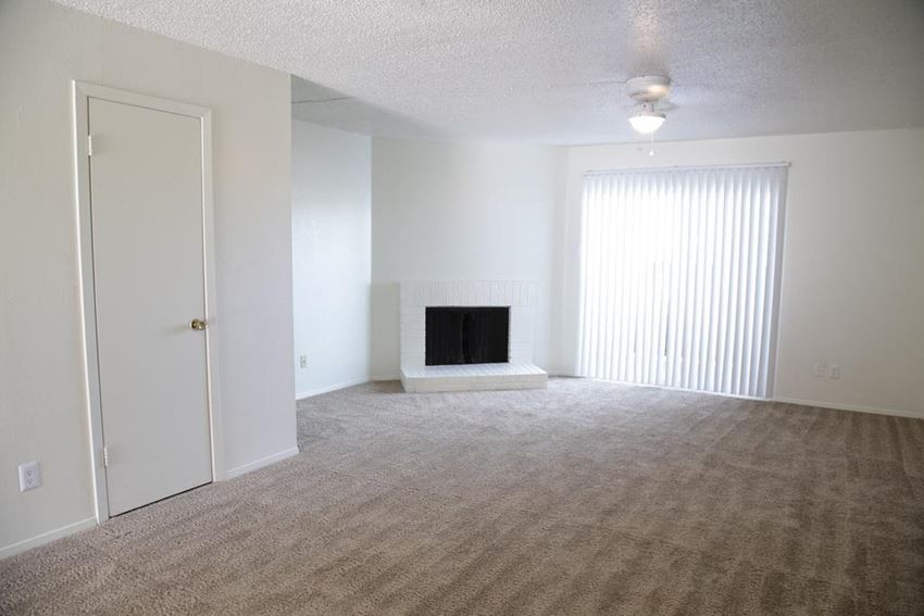 Beautiful Blinds Beautiful Blinds at Hawthorne House, Midland, Texas - Photo Gallery