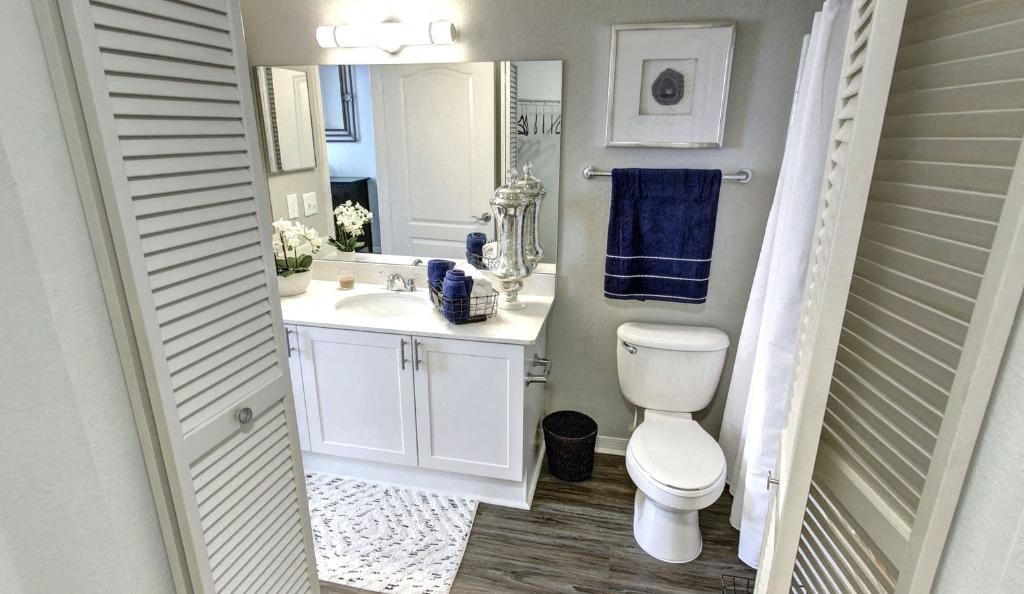 Western Toilet In Bathroom at Tuscany Bay Apartments, Tampa, FL, 33626