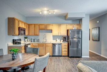 olathe rental upgraded kitchen townhomes and apartments - Photo Gallery 4