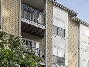 Building Exterior | Creekside Crossing Apartment Homes Lithonia, GA