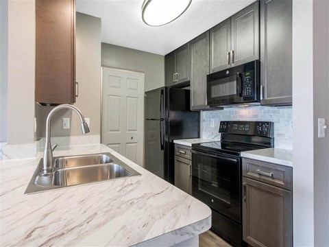 The Parkway at Hunters Creek | Apartments for Rent in Orlando, FL | Kitchen