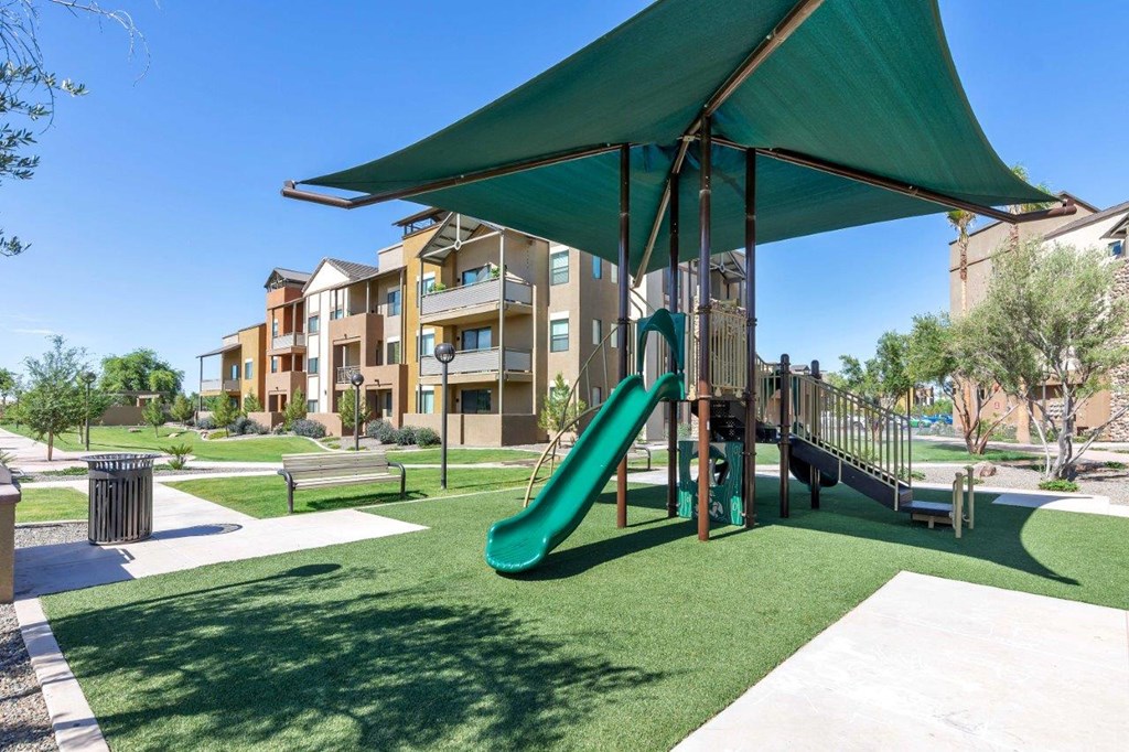 Noria Apartments Garden Slides