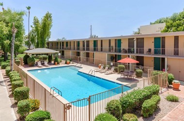 749 E. Maryland Ave. 1 Bed Apartment for Rent - Photo Gallery 2