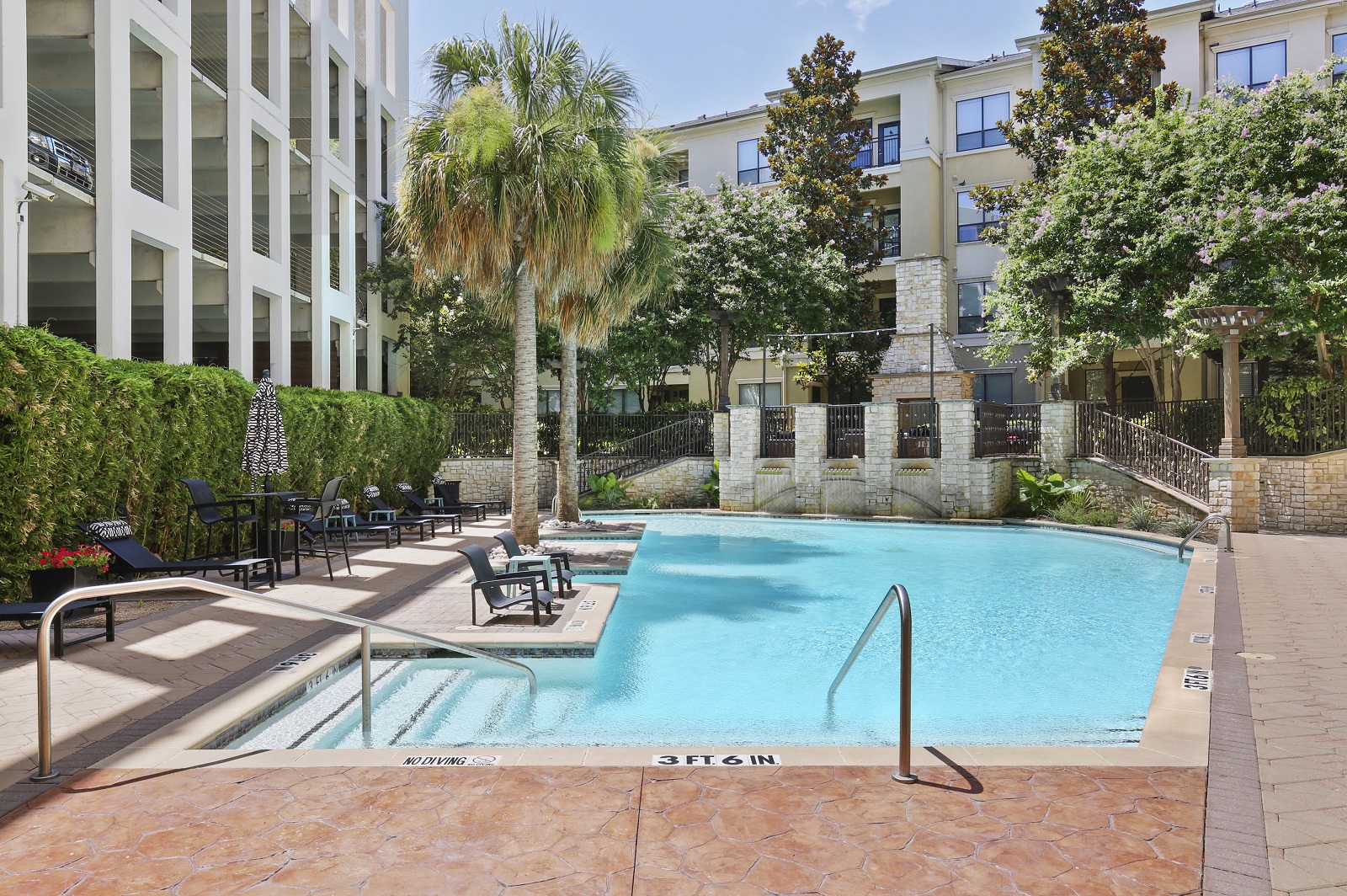 Elan At Bluffview Apartments In Dallas Tx