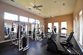 345 Champions Blvd. 2-4 Beds Apartment, Affordable for Rent - Photo Gallery 5