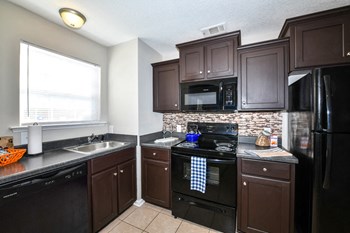 100 Oglethorpe Dr 2-3 Beds Apartment for Rent - Photo Gallery 2