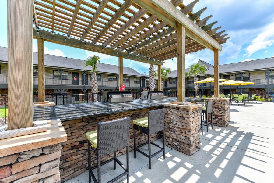 Poolside grills and bbq area at Lory of Savannah, Savannah
