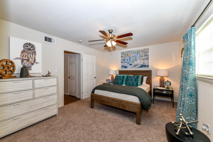 large bedrooms at Lory of Savannah, Savannah