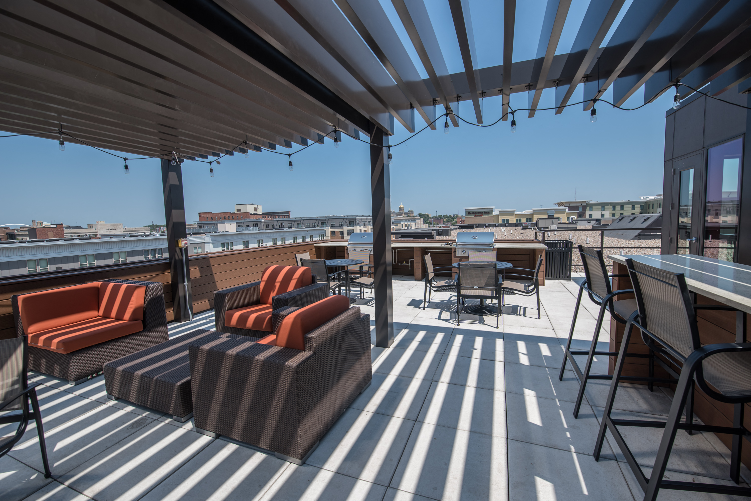 Rooftop Skydeck with Downtown View at Confluence on 3rd Apartments in Des Moines in Downtown Des Moines
