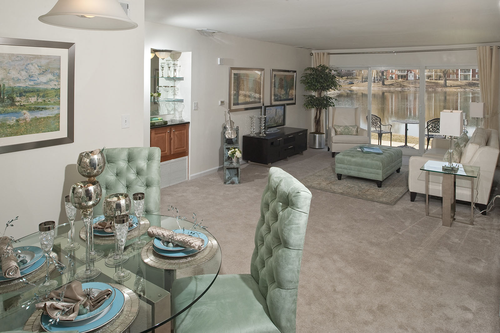 Versailles On The Lakes Schaumburg Apartments In