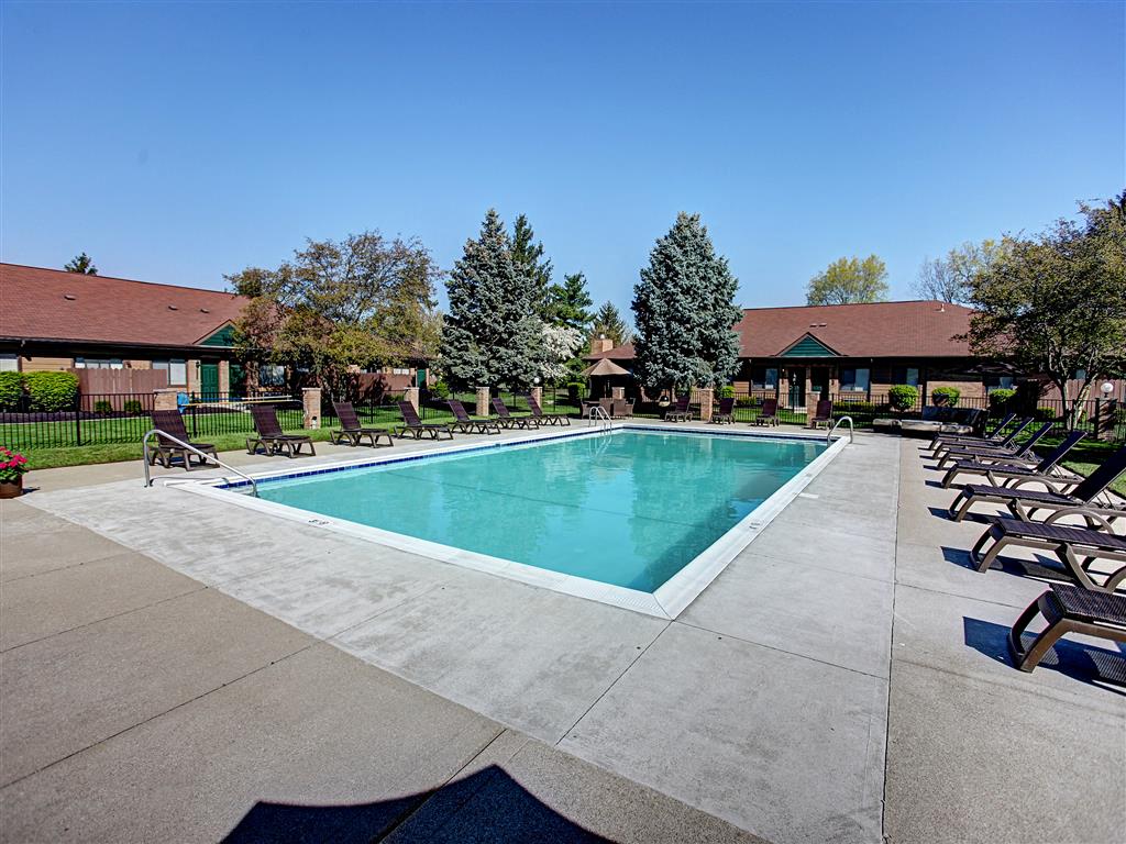 Swimming Pool And Sundeck at Karric North, Dublin, 43016