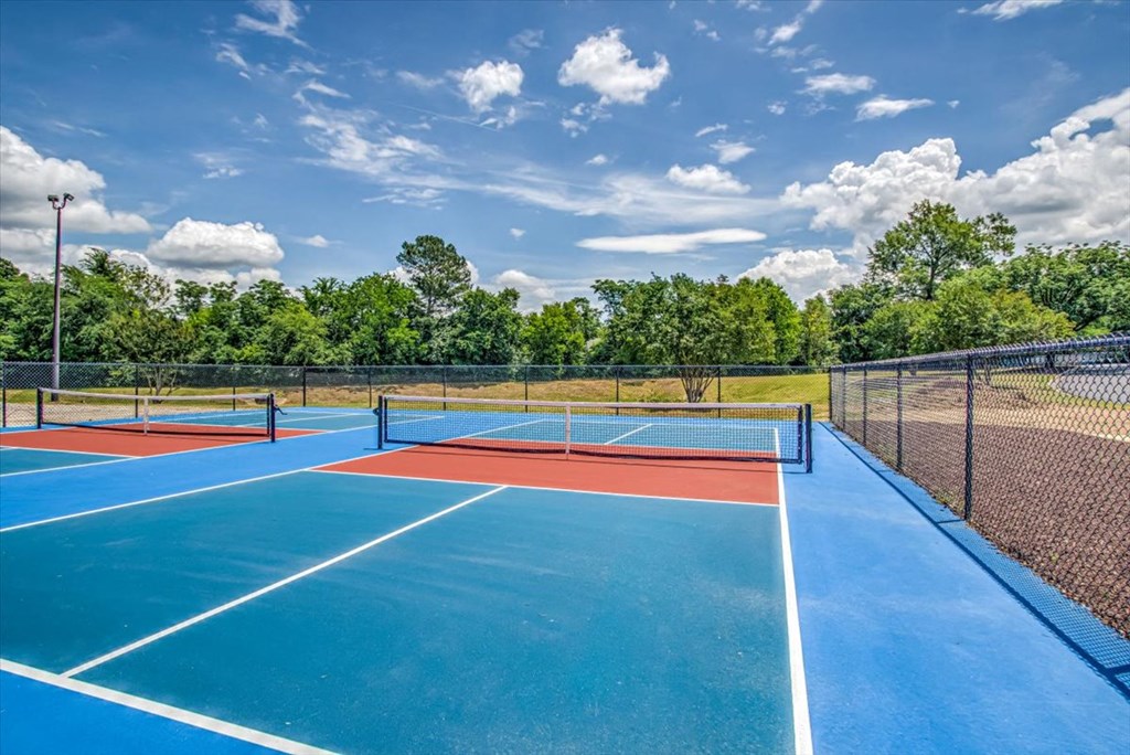 two tennis courts at the preserve at ballantyne commons