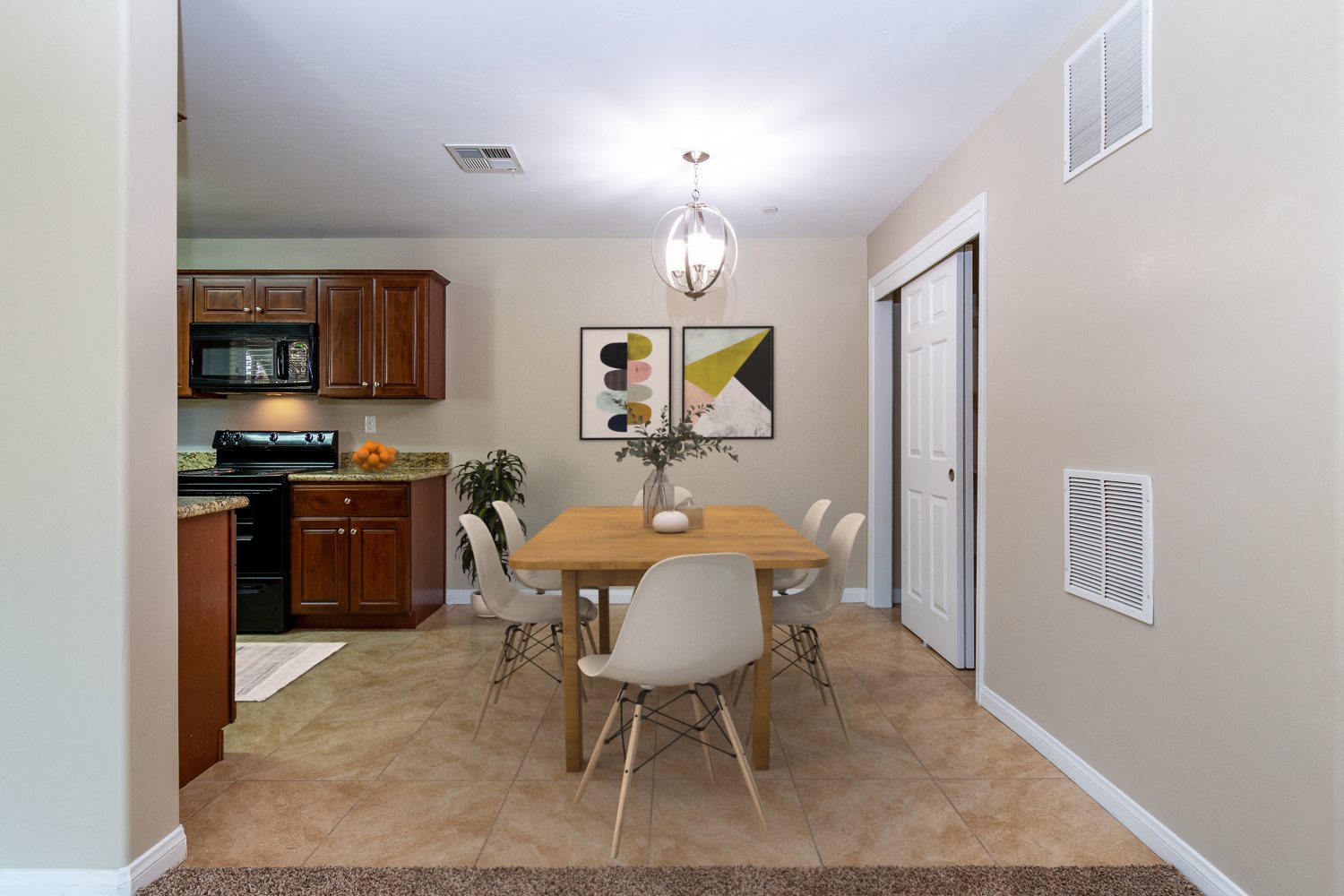 Sablewood Gardens Apartments in Bakersfield, CA