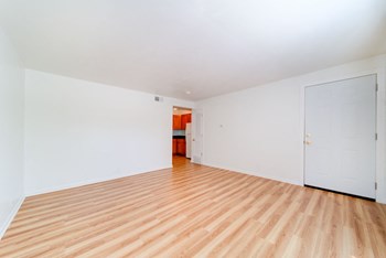 Living Room - Photo Gallery 3