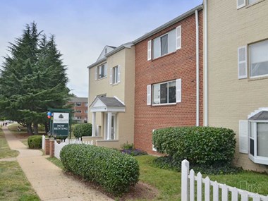 3012 Patrick Henry Drive 1-2 Beds Apartment for Rent - Photo Gallery 1