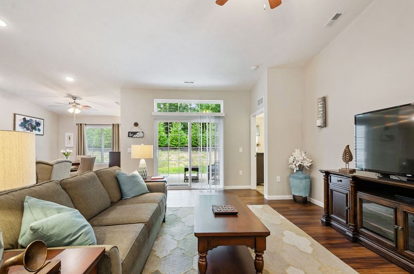 Union Township OH Apartment Rentals Redwood Savannah Ridge Living Room