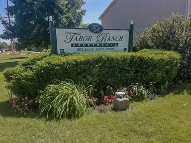 Tabor Ranch Apartments 2-4 Beds Apartment for Rent