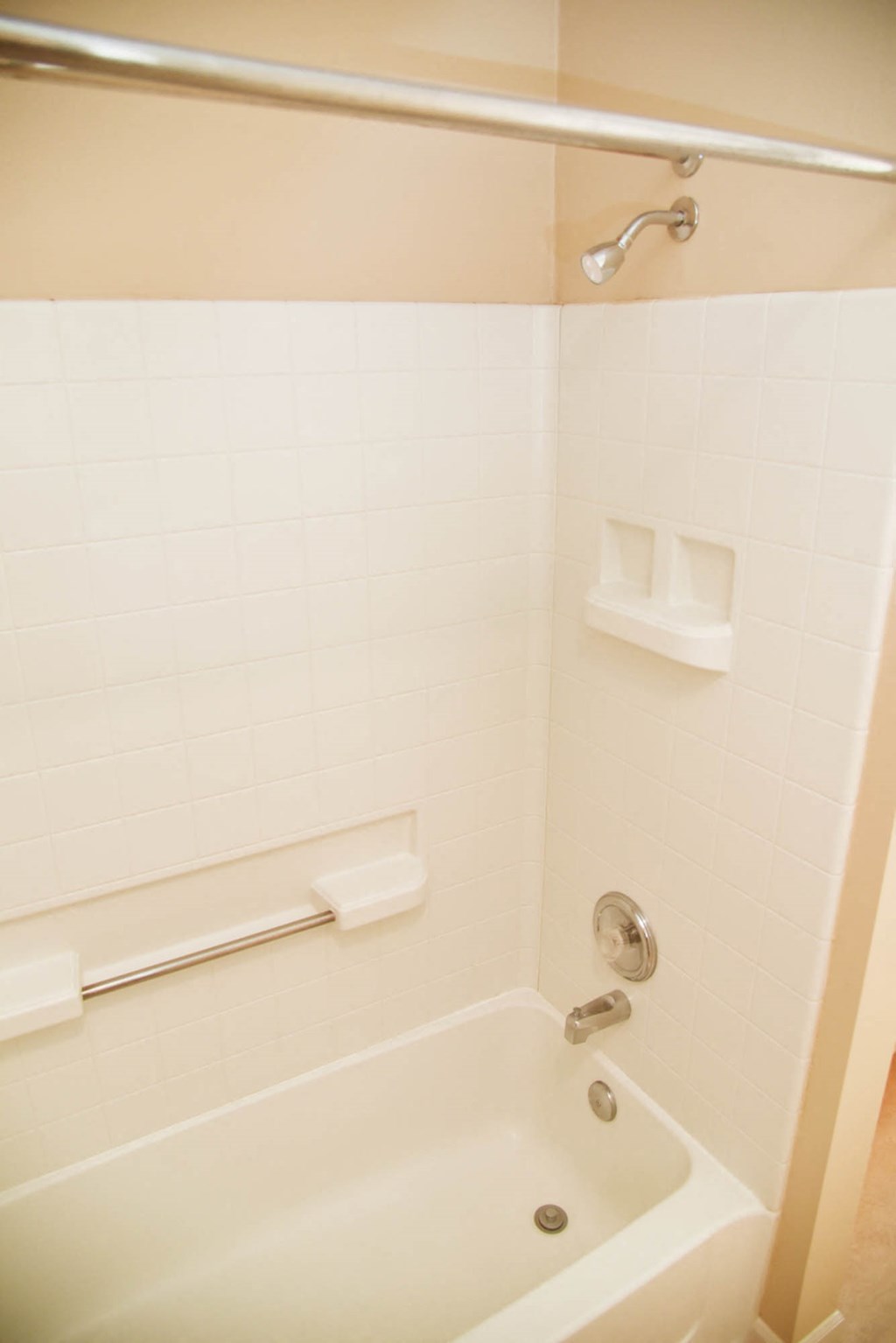 Oval Tub at Artisan Apartments, Spokane, Washington