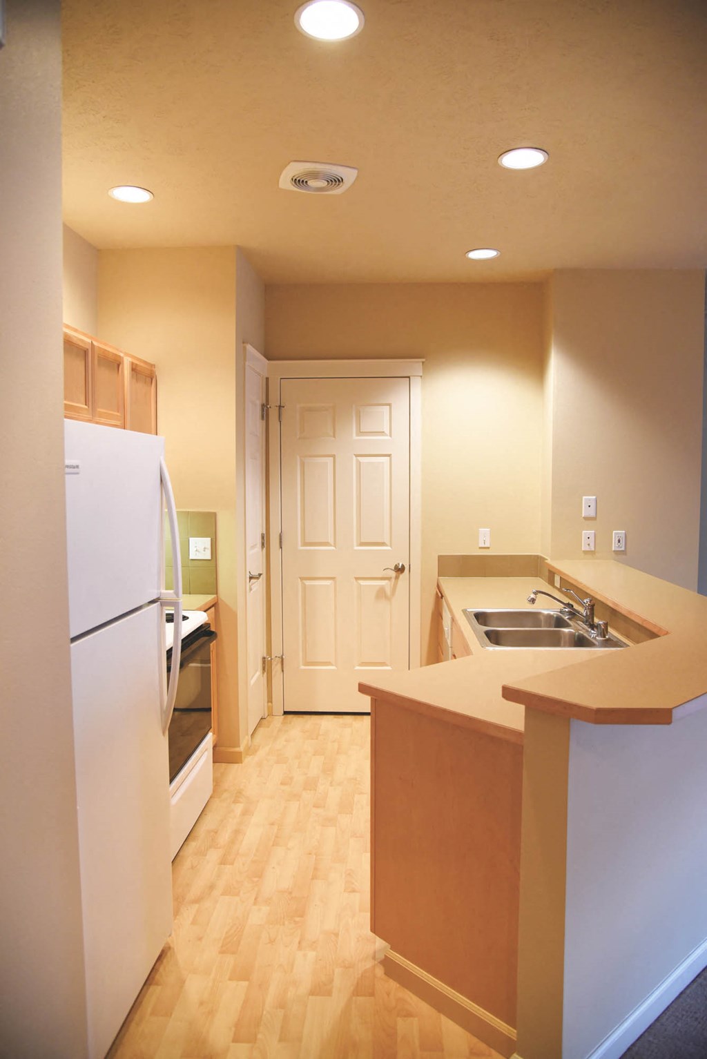 Modern Kitchen With Custom Cabinet at Artisan Apartments, Spokane