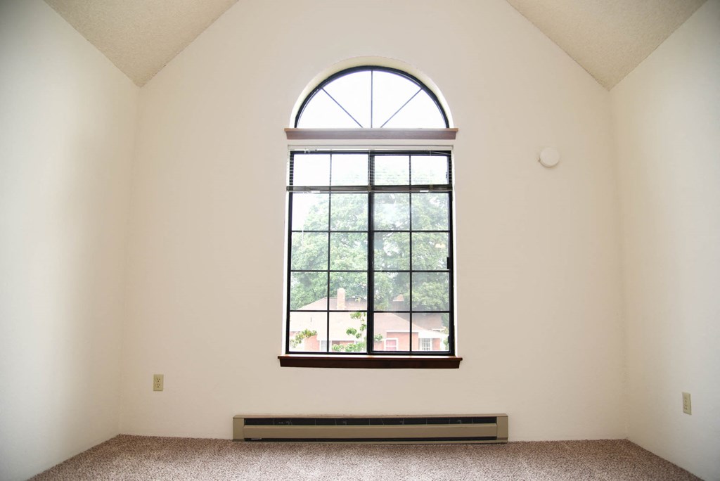 Expansive Windows For Natural Light at Parc Grand Apartments, Spokane, WA, 99203