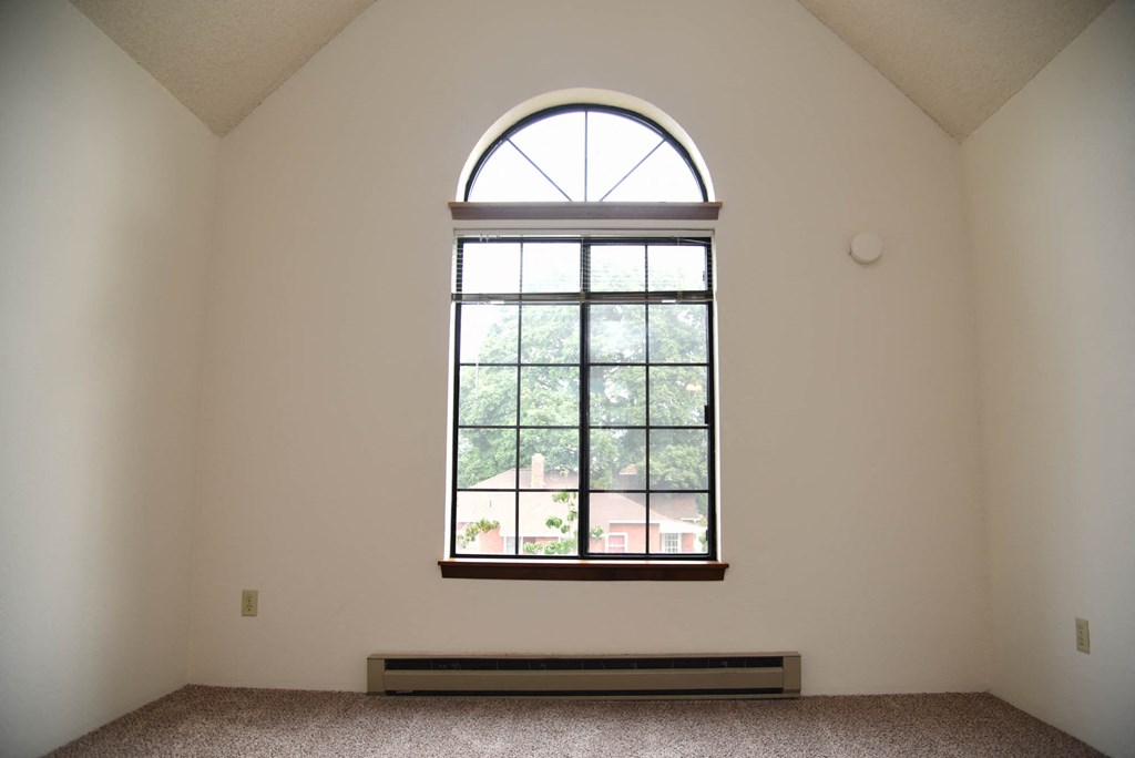 Bay Windows at Parc Grand Apartments, Spokane, 99203
