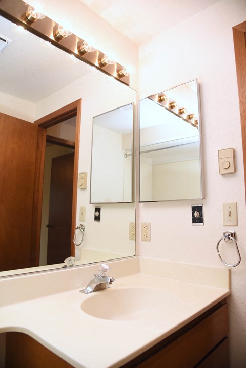 Bathroom With Bathtub at Parc Grand Apartments, Washington, 99203