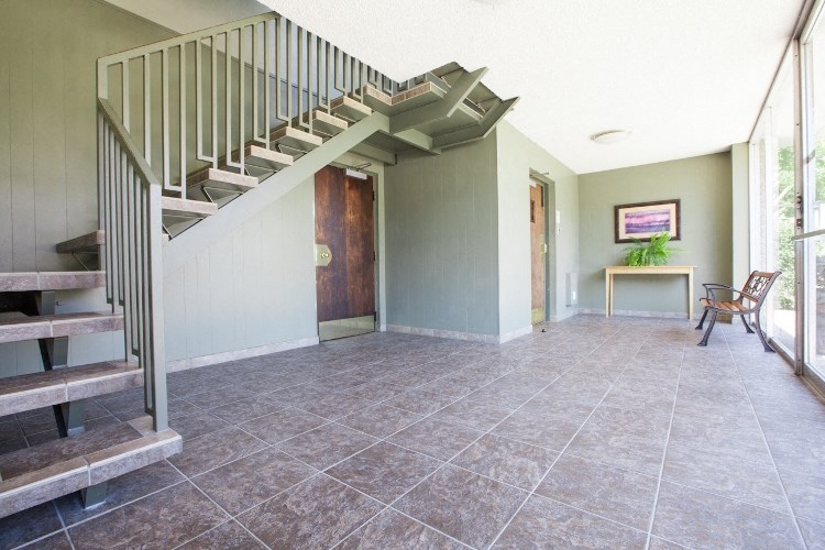 Flores Manor Apartments