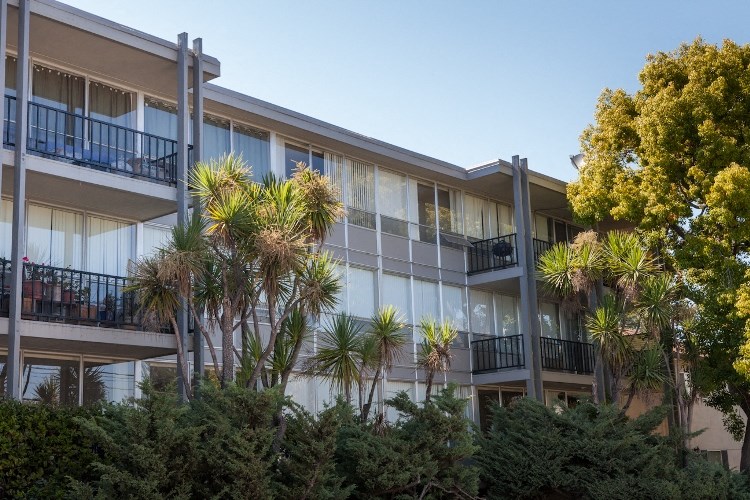 Flores Manor Apartments