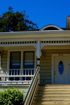 203 N. Autumn Street 1 Bed Apartment for Rent - Photo Gallery 2