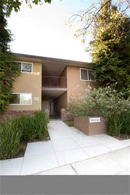 679 Fairmont Avenue 1-2 Beds Apartment for Rent - Photo Gallery 3