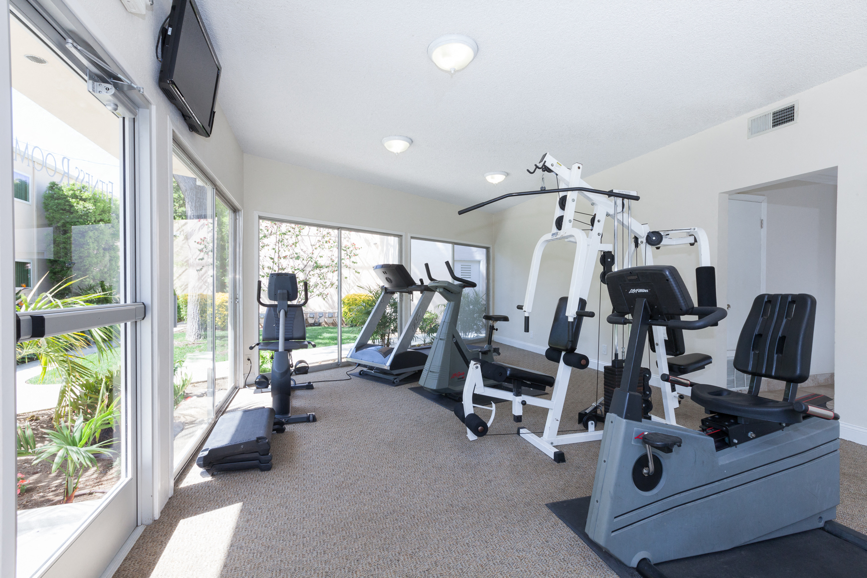 Gardens Of Fontainbleu Apartments 10200 Miller Avenue Cupertino