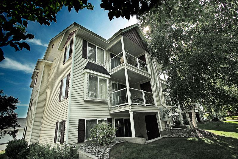 Property Exterior at Knightsbridge Apartments, Washington, 99208 - Photo Gallery 1