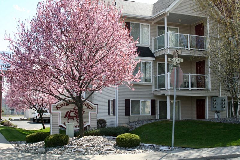 Elegant Exterior View Elegant Exterior View at Knightsbridge Apartments, Spokane, WA - Photo Gallery