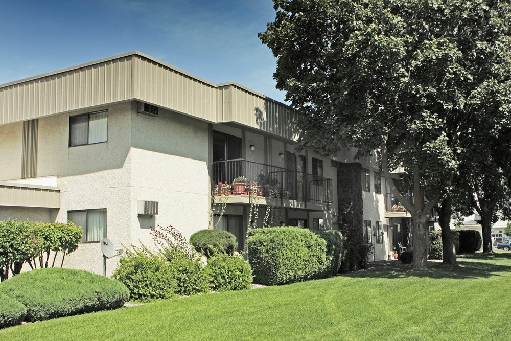 Lush Green Outdoors at Quadrangle Apartments, Spokane, WA