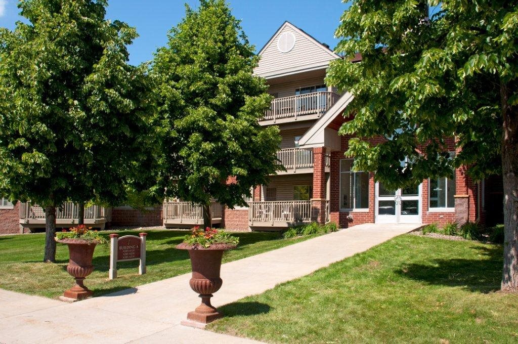 Creekside Apartments Apartments in Plymouth, MN