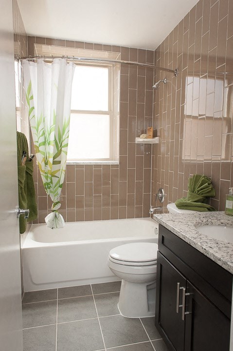 a bathroom with a toilet and a bath tub