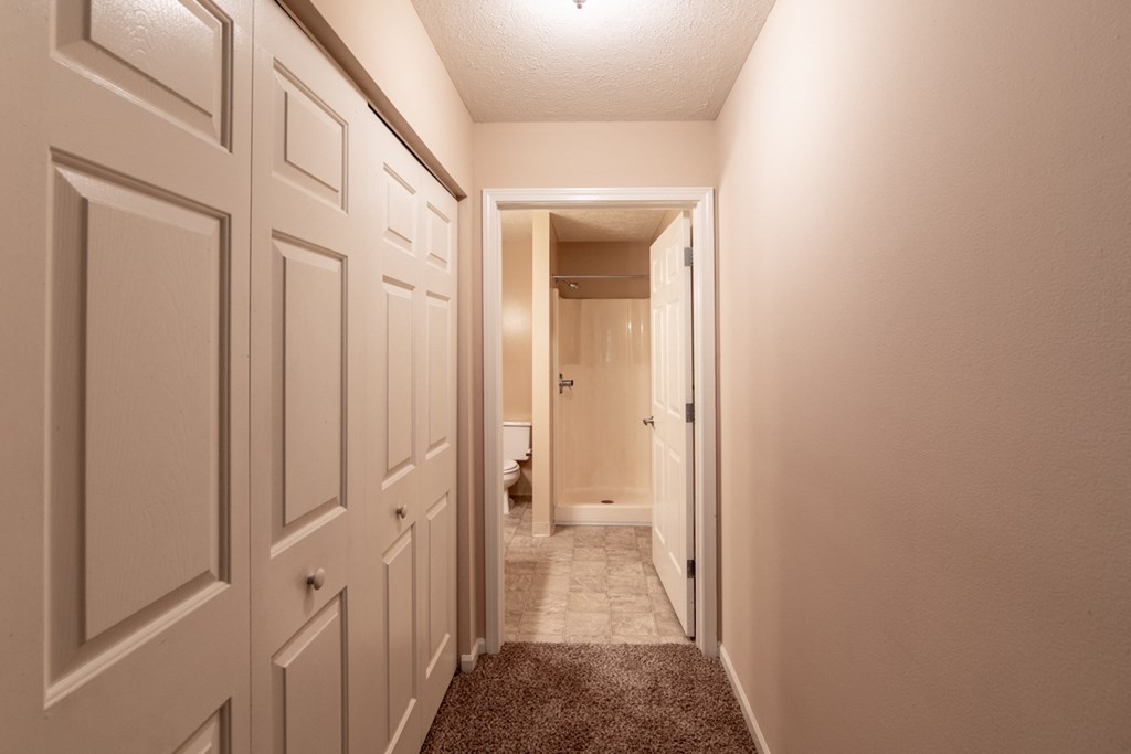 Large Soaking Tub In Bathroom at Bradford Ridge Apartments, Bloomington, IN