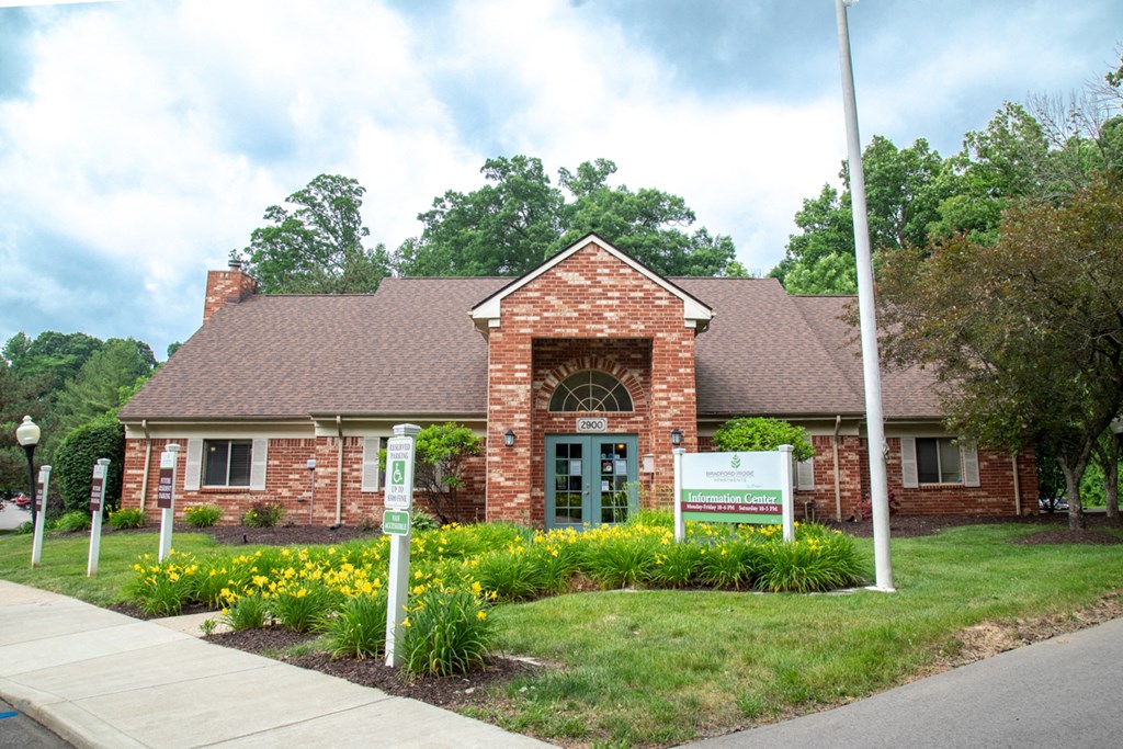 Elegant Exterior View at Bradford Ridge Apartments, Indiana, 47403