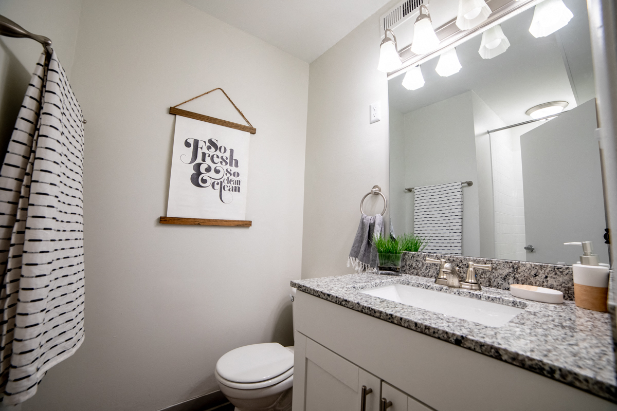 Upgraded Light Fittings In Bathroom at Governor Square Apartments, Indiana, 46032
