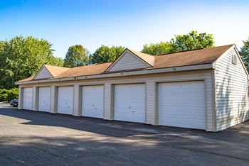 private outdoor garage at Bradford Run in Kokomo, IN