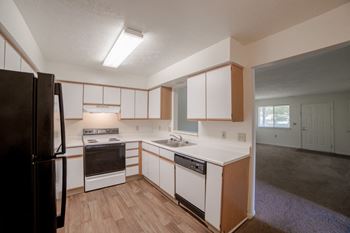 kitchen with white cabinets at Bradford Run in Kokomo, IN
