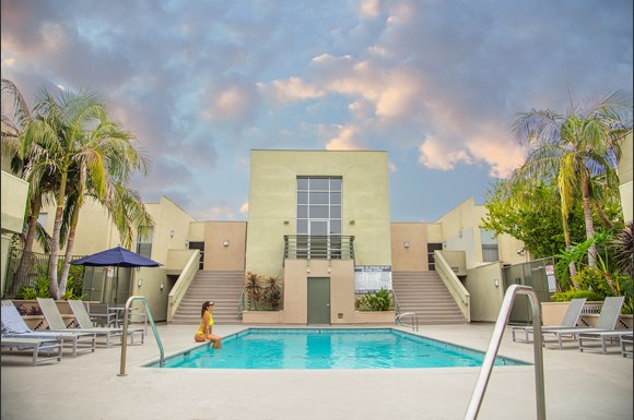 Nms Warner Center Apartments 21021 Vanowen Street Canoga Park Ca Rentcafe