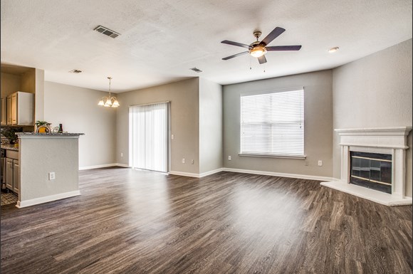 The Retreat Apartments, 8200 Brentwood Stair Road, Fort Worth, TX