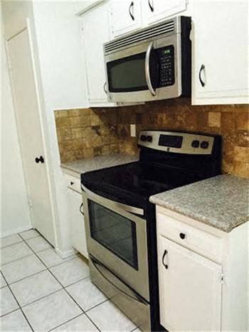 10555 Turtlewood Ct #116 1 Bed Apartment for Rent