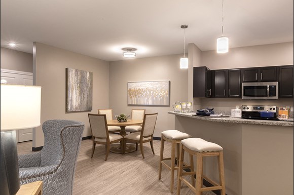 Thirteen01 At Hartman Lakes Apartments 1301 Centerpoint Circle