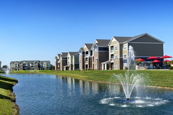 lake with fountain and building in background - Photo Gallery 2