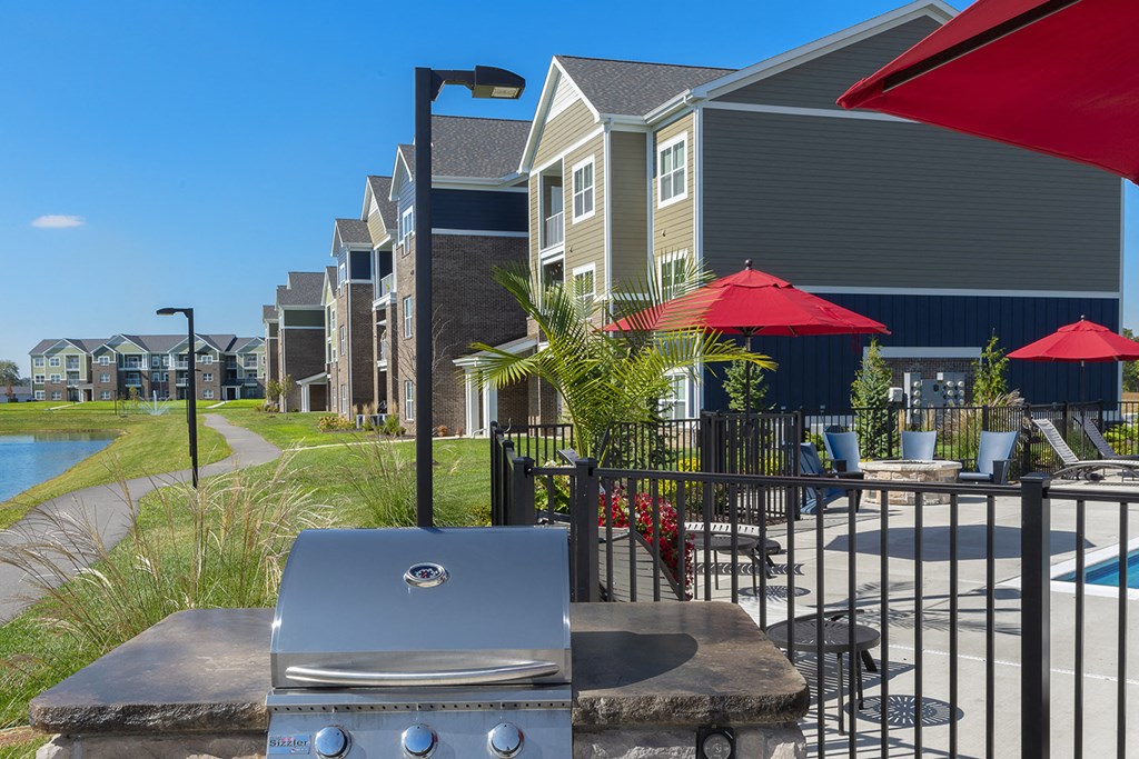 grill at Thirteen01 at Hartman Lakes, Shiloh, IL