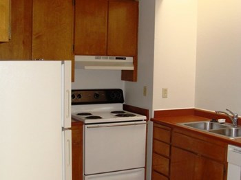 825 Russell Ave 2 Beds Apartment for Rent - Photo Gallery 13
