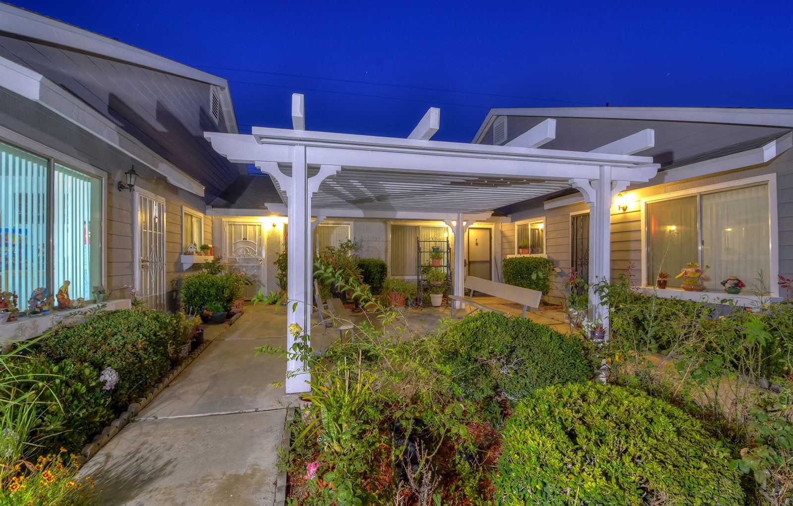 MIDWAY MEADOWS Apartments in Midway City, CA