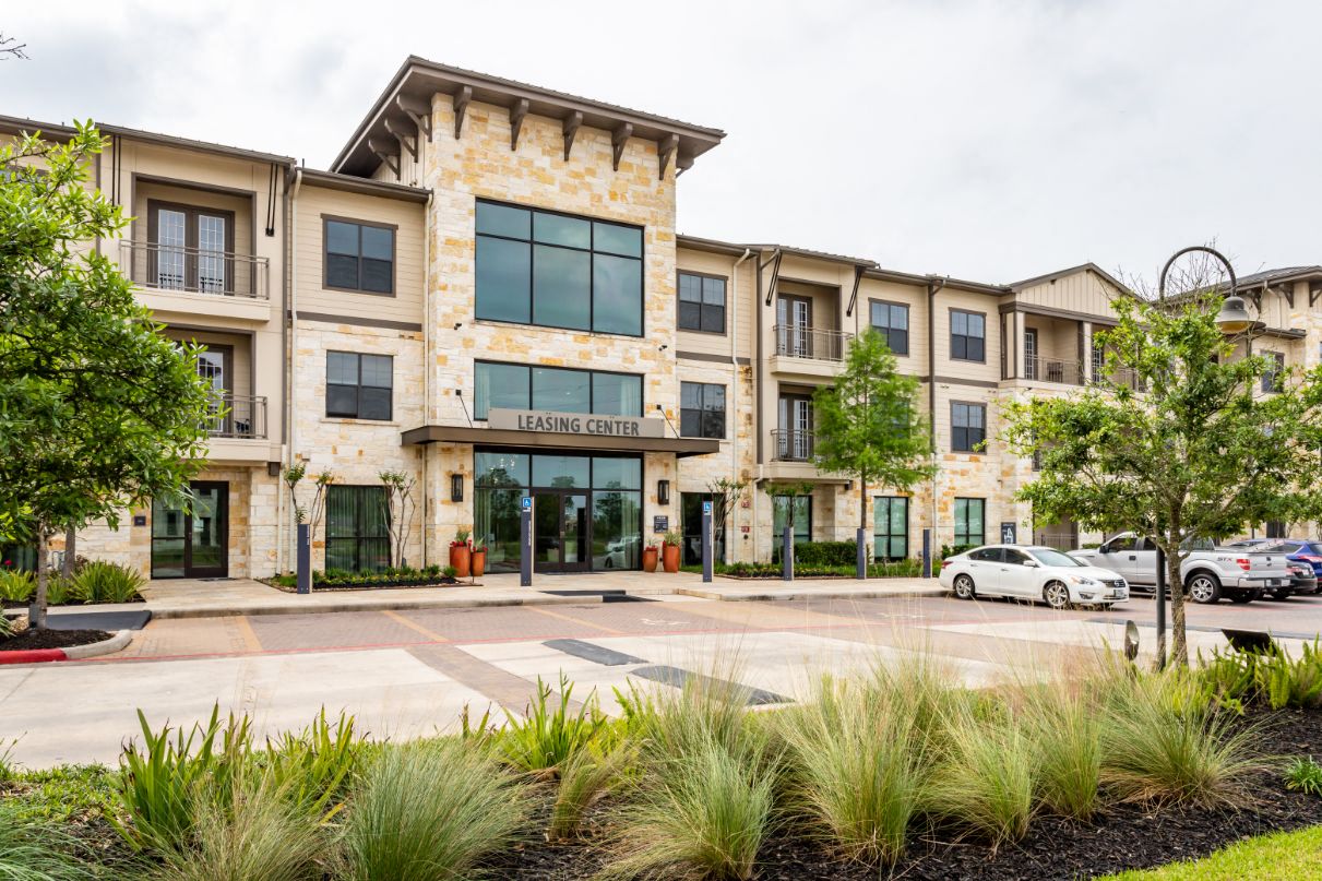 ARIUM Spring Crossing